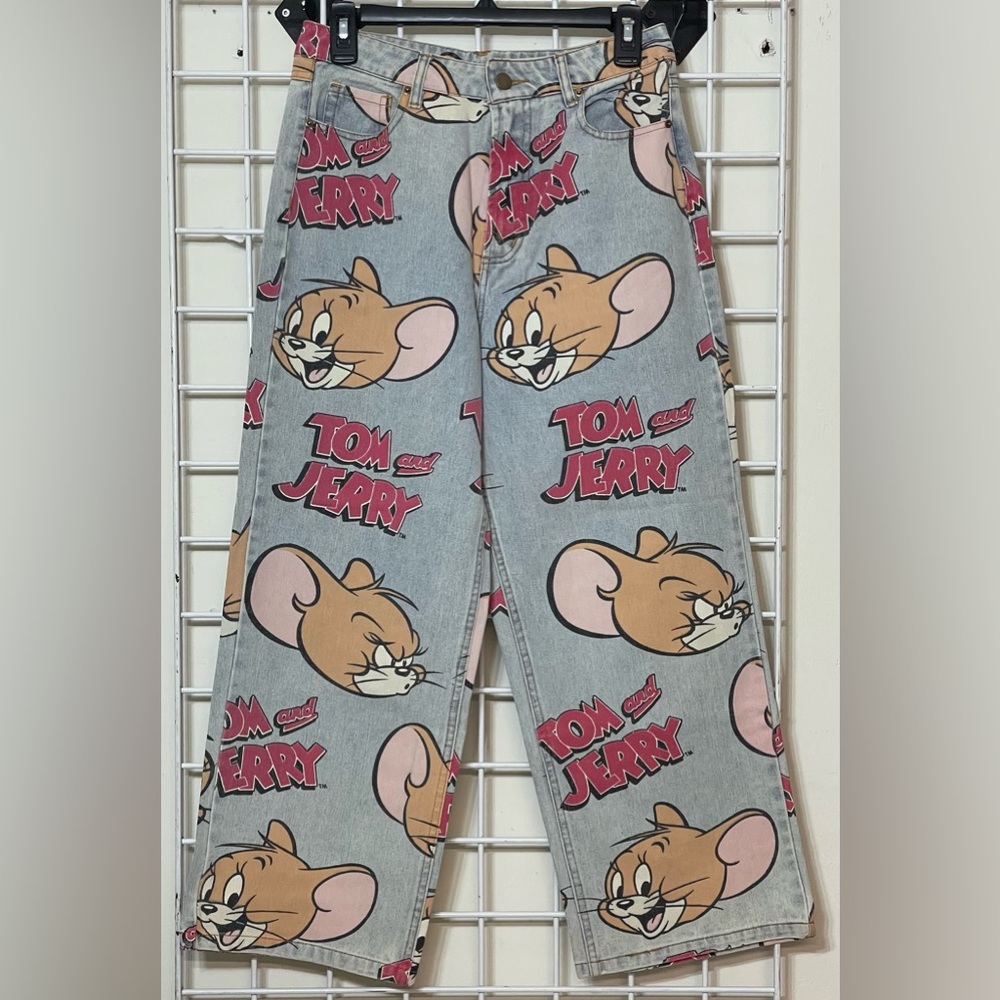 H&M Straight High Ankle Jeans in a light denim blue featuring a Tom and Jerry